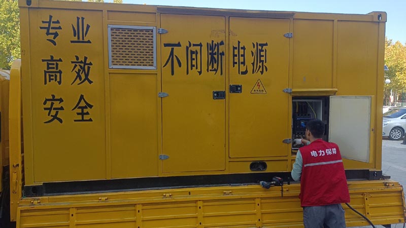 三原柴油发电机组和UPS电源配合使用时，如何避免切换过程中的电力中断？
