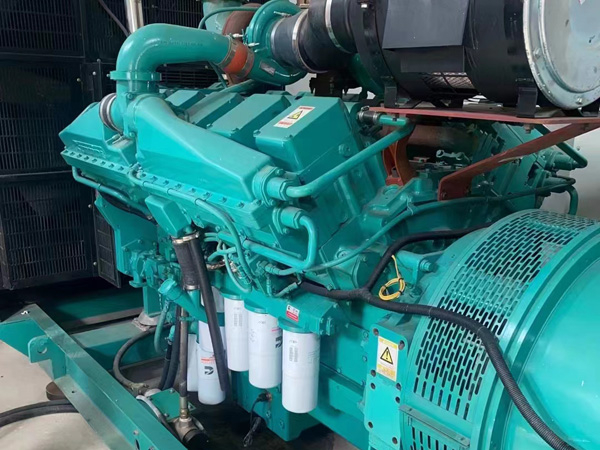 三原更换100kW柴油发电机组机油时，需要注意哪些事项？